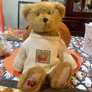 Boyd’s Bear Patches Strawbeary stuffed animal